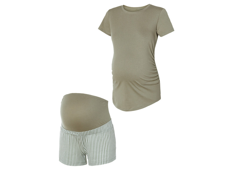 Een groene zwangerschaps-T-shirt en gestreepte korte broek.