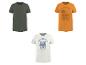 T-shirts à manches courtes : un vert uni, un orange avec un imprimé surf et un blanc avec un imprimé sardines.