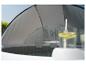 Opblaasbare jacuzzi met overkapping en twee glazen water met citroen.