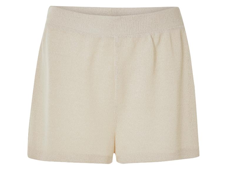 Crème gebreide shorts, casual stijl.