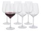 Six verres à vin, un rempli de vin rouge, sur fond blanc.