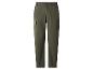 Pantalon cargo vert foncé avec poches latérales.