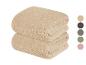 Twee zachte, geribbelde handdoeken in beige.