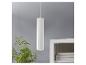 Suspension blanche moderne de style minimaliste.