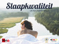 Een vrouw die op Hn8 beddengoed ligt en uitkijkt over een rivier.