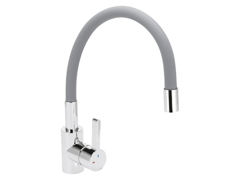 Robinet de cuisine chromé avec bec flexible gris.