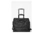 Valise de voyage noire avec poignée télescopique sur fond blanc