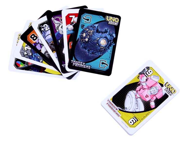 Kaartspel met robotpersonages en de tekst 'UNO FLIP!'.