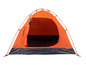 Een oranje HaiKa 3 tent met een open ingang.