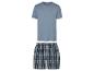 Pyjama: blauw t-shirt en geruite short.