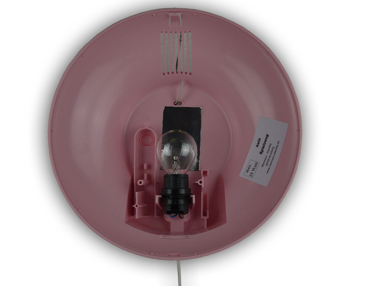 Een roze lampenkap met een fitting en een gloeilamp.