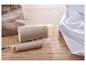Défroisseur vapeur Silvercrest sur une table en bois avec une serviette et une chemise blanche.