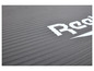 Een grijs Reebok fitnessmatje met ribbelstructuur.