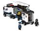 Speelset met politietruck en figuren, met gedetailleerd interieur en accessoires.