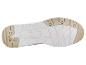 Beige en witte buitenzool van sportschoen met antislip patroon.