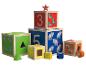 Cubes en bois empilables avec chiffres, animaux et formes pour enfants.