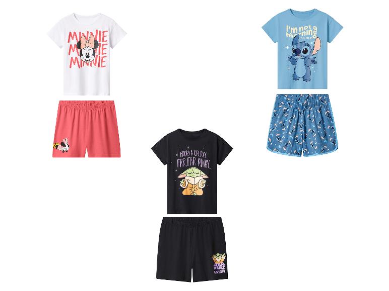 Kinderpyjama's met Minnie Mouse, Stitch en Grogu T-shirts en bijpassende shorts.