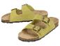 Dames sandalen met twee bandjes en metalen gespen, limoengroene kleur.