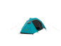 Een blauwe tent met gele touwen.