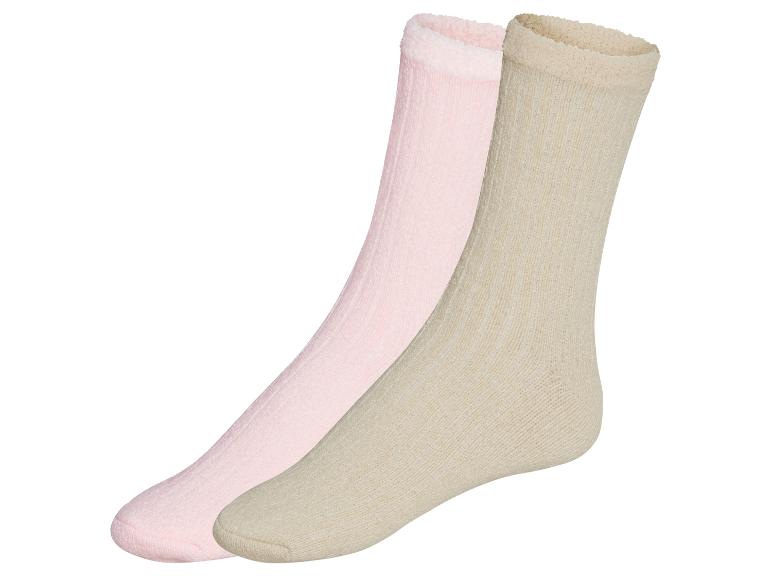 Twee paar zachte sokken in roze en beige.