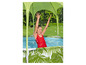 Een meisje in een rood badpakje speelt in een opblaasbaar zwembad met een groene parasol.
