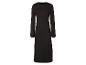Robe longue noire, style minimaliste.