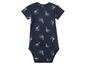 Een donkerblauwe baby romper met een print van bootjes.