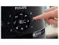 Airfryer met digitaal display dat 180°C en iconen voor friet, vis, kip, groenten, gebak toont.