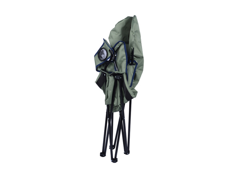 Une chaise pliante verte avec un dossier en maille.