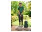 Homme nettoyant une terrasse avec un nettoyeur haute pression, avec le texte 'PARKSIDE' sur son t-shirt.