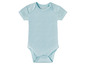 Un body bébé bleu clair à manches courtes.