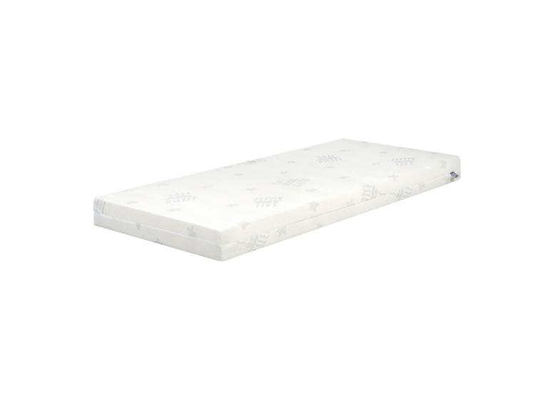 Wit wiegmatras met sterrenpatroon en de tekst 'SAFE ASLEEP'