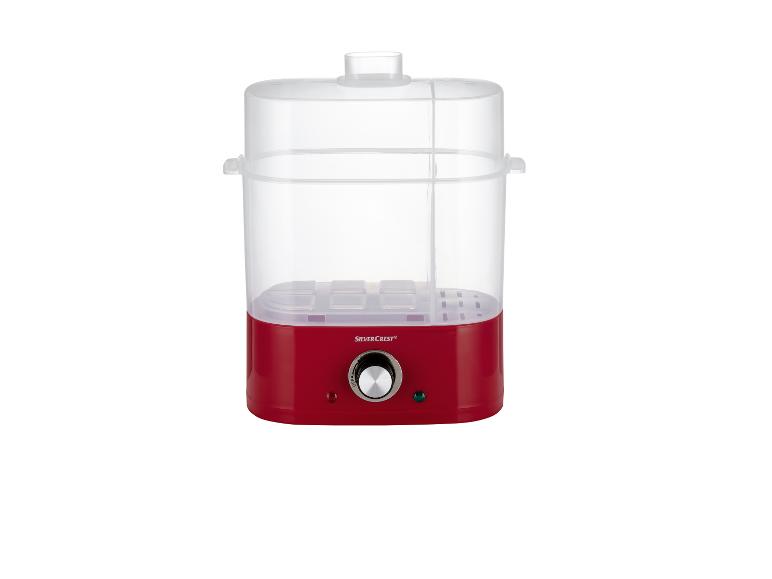 Un cuiseur vapeur rouge SilverCrest avec un couvercle transparent.