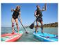 Deux personnes pratiquent le paddleboard sur des planches gonflables Exotic et GIS Allround.