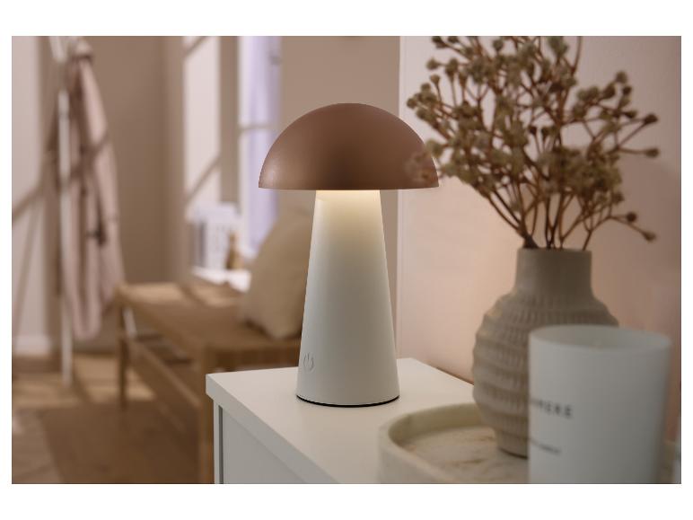 LIVARNO home accu-led-tafellamp op een dressoir.