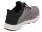 Chaussures de sport grises et noires avec des détails rouges et une fermeture à lacets élastiques.