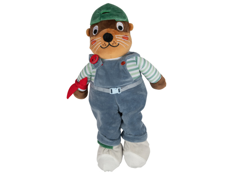 Une loutre en peluche avec une casquette verte et une salopette bleue.