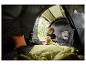 Tente de camping, duvet et chaise pliante : équipement pour une nuit confortable en extérieur.