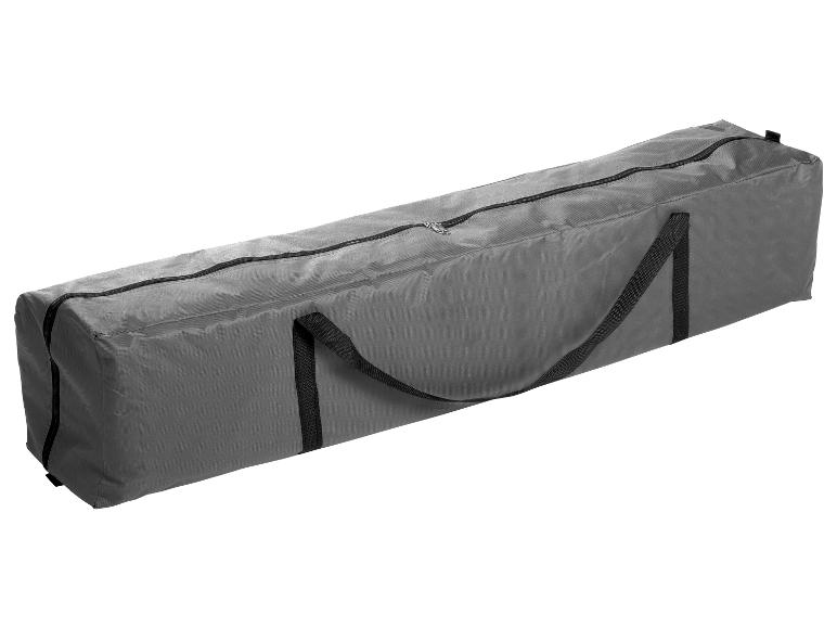 Een grijze draagtas voor een campingstoel.