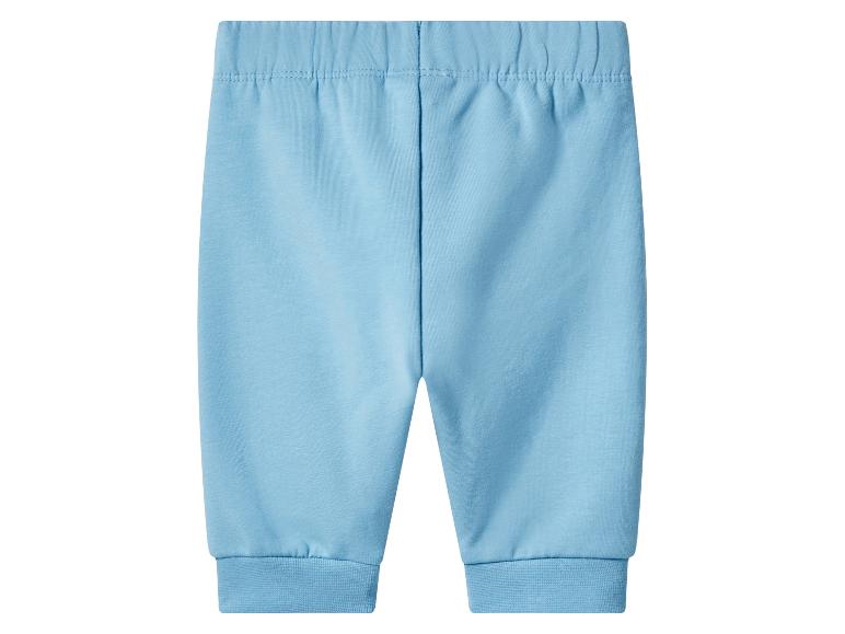 Pantalon bébé bleu clair avec taille élastique et poignets côtelés.