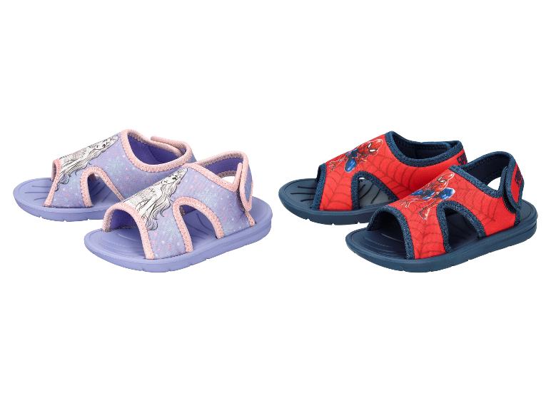 Sandales pour enfants violettes avec Elsa et rouges avec Spider-Man.