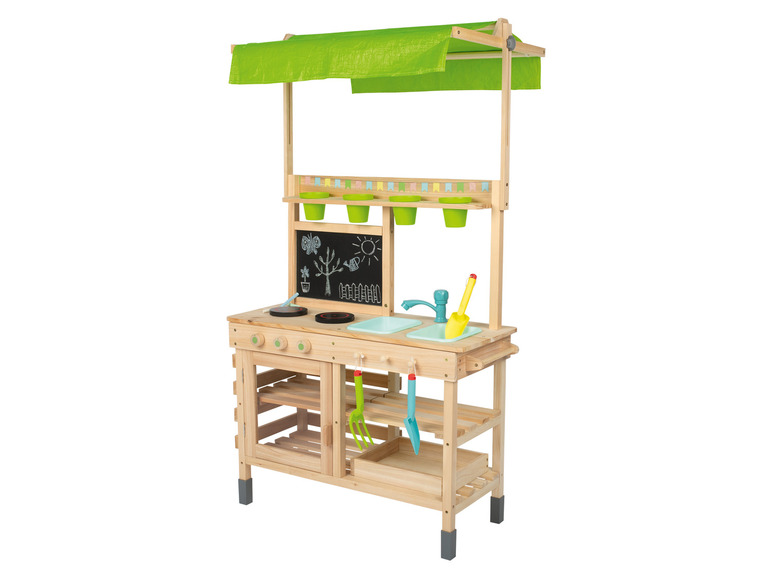Une cuisine en bois pour jouer avec un auvent vert, un évier et une cuisinière.