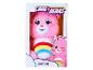 Une peluche rose Care Bears Cheer Bear dans une boîte d'emballage.
