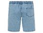 Lichtblauwe denim shorts.