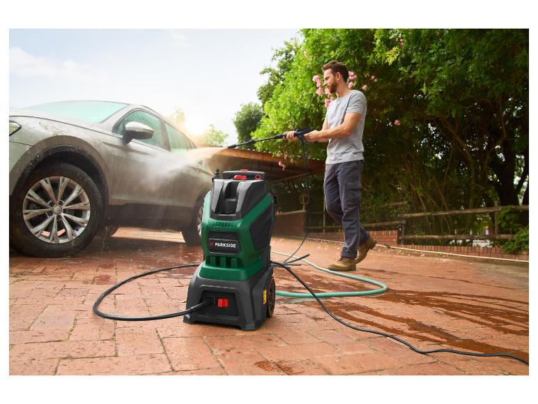 Auto wassen met een Parkside hogedrukreiniger.
