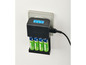 Een zwarte batterijlader van Tronic met 4 oplaadbare AA-batterijen.