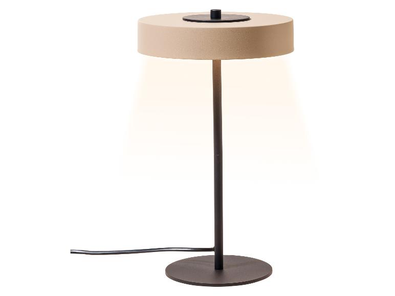 Lampe de table moderne beige et noire avec lumière chaude, isolée sur blanc.