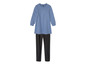 Een blauwe longsleeve met zwarte leggings.