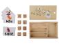 Educatief houten spel met woordkaarten en letterblokken voor kinderen.
