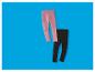 Twee kinderleggings, één roze en één zwart, op een blauwe achtergrond.
